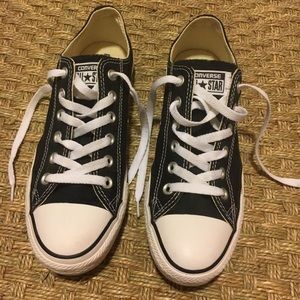 Sz 8.5 Chuck Taylor Converse Shoes